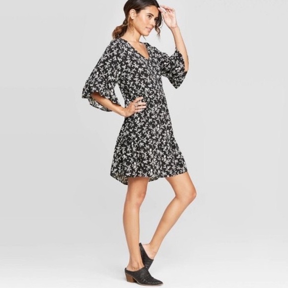 Universal Thread Dress - Picture 2 of 7